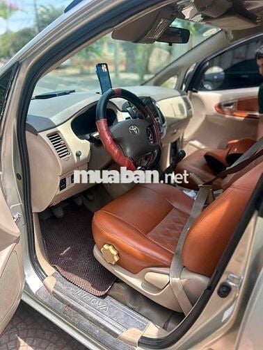 Toyota Innova G full Bạc 7 chỗ