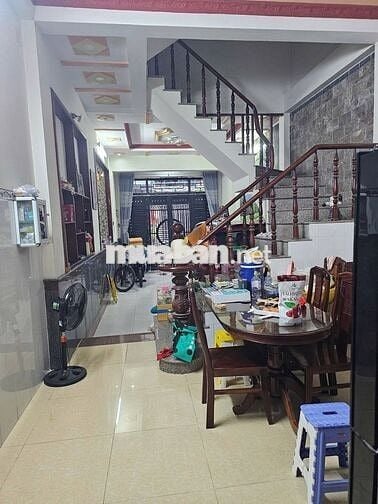 Cho thuê nhà 3 lầu đẹp có nội thất hẻm 6m phường Tân Chánh hiệp Q12