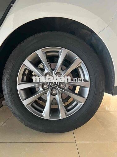 Mazda Mazda 3 Luxury Trắng Xăng