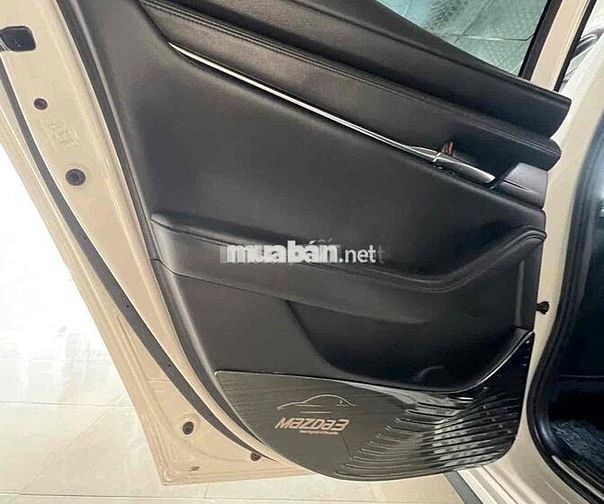 Mazda Mazda 3 Luxury Trắng Xăng