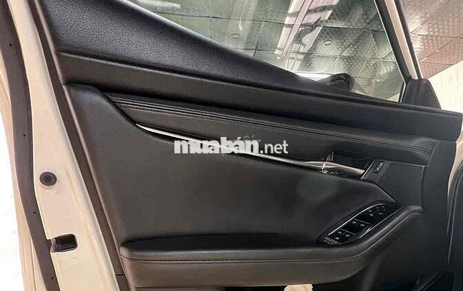 Mazda Mazda 3 Luxury Trắng Xăng