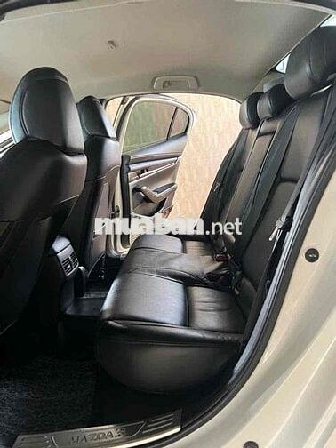 Mazda Mazda 3 Luxury Trắng Xăng