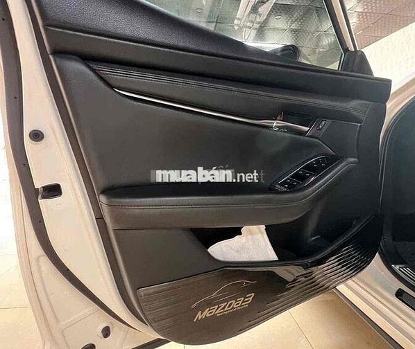 Mazda Mazda 3 Luxury Trắng Xăng