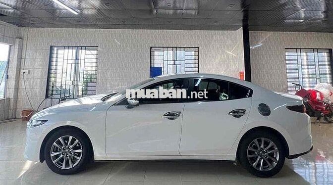Mazda Mazda 3 Luxury Trắng Xăng