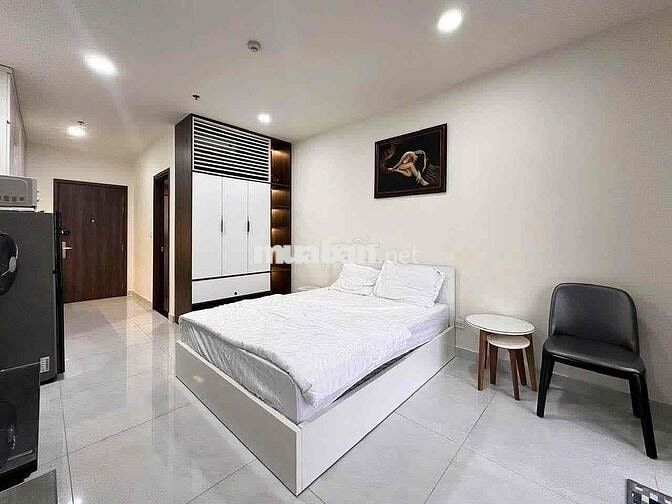 STUDIO BAN CÔNG NGAY CÔNG VIÊN LÀNG HOA