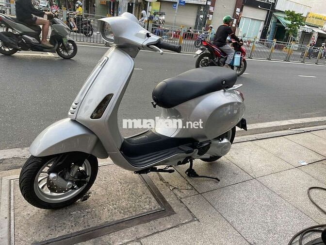 Piaggio Vespa Sprint 3V 2016 Bạc