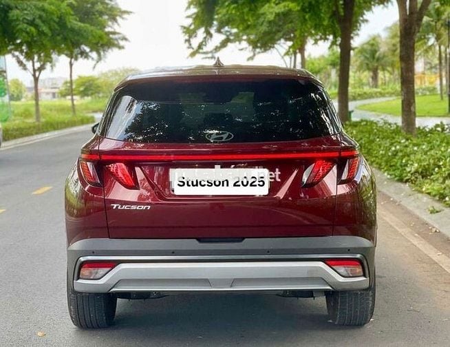 Hyundai Tucson Xăng đặc biệt 2025 9500 km Đỏ