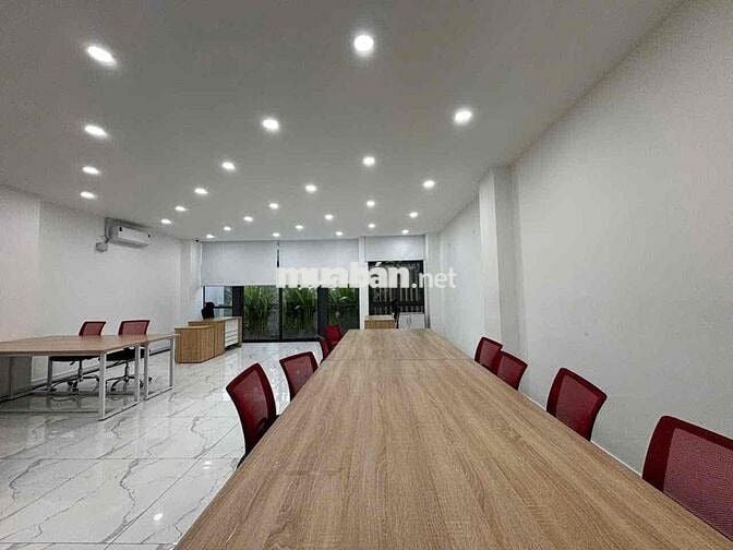 Cho thuê văn phòng KĐT Vạn Phúc 100m2 full nội thất, 15 triệu/tháng