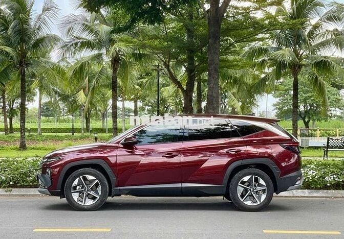 Hyundai Tucson Xăng đặc biệt 2025 9500 km Đỏ