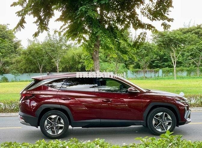Hyundai Tucson Xăng đặc biệt 2025 9500 km Đỏ