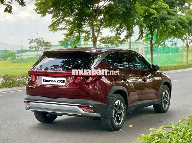 Hyundai Tucson Xăng đặc biệt 2025 9500 km Đỏ