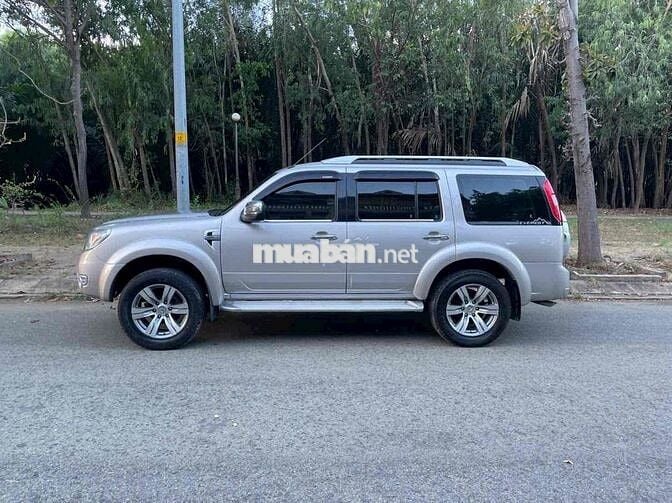Ford Everest SUV 7 chỗ Tự động Dầu Vàng cát