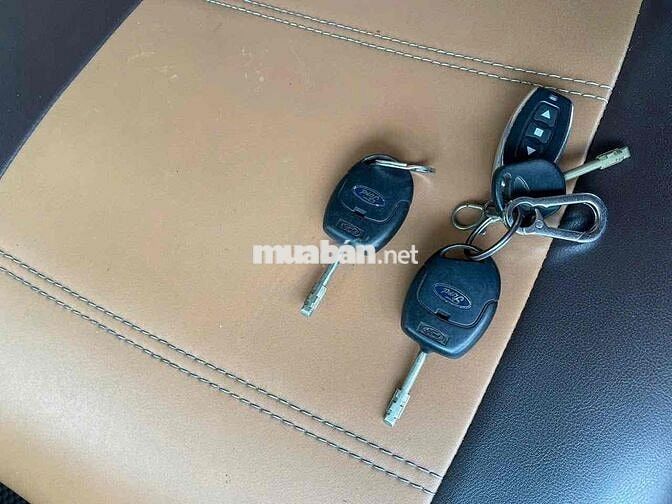 Ford Transit 2016 16 chỗ Vàng cát