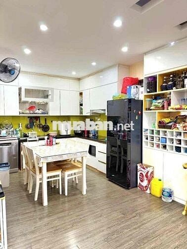 Hot!Chung cư The Ninety 90 Đường Láng, 70m2 2 PN, 5.5 tỷ, sẵn nội thất