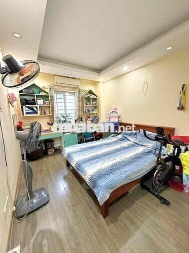 Hot!Chung cư The Ninety 90 Đường Láng, 70m2 2 PN, 5.5 tỷ, sẵn nội thất