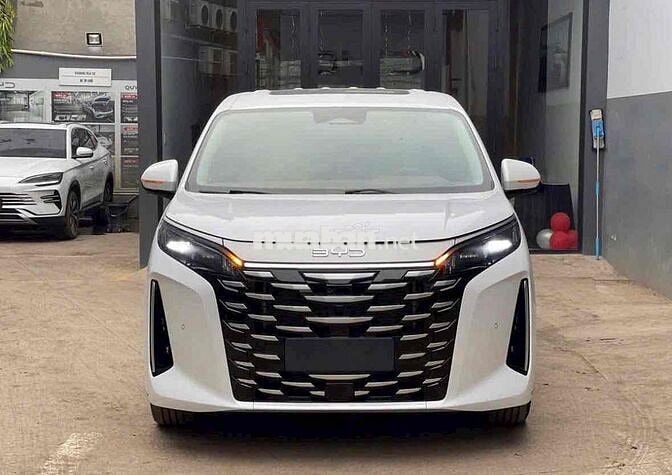 BYD M9 Premium MPV Plug-in Hybrid 7 chỗ Trắng