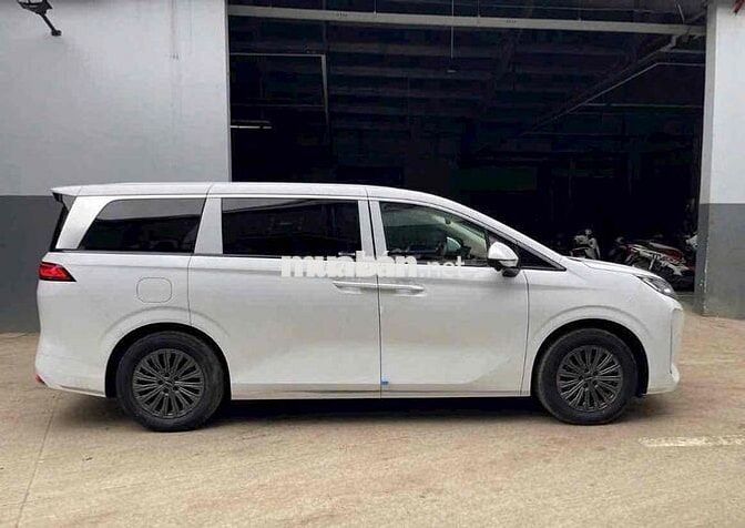 BYD M9 Premium MPV Plug-in Hybrid 7 chỗ Trắng