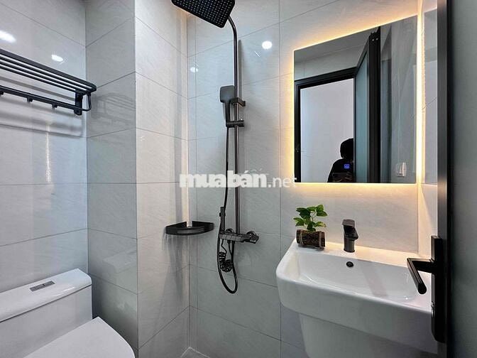 CĂN HỘ BAN CÔNG RỘNG 35m2 - FULL NỘI THẤT - NGAY CÔNG VIÊN LÀNG HOA