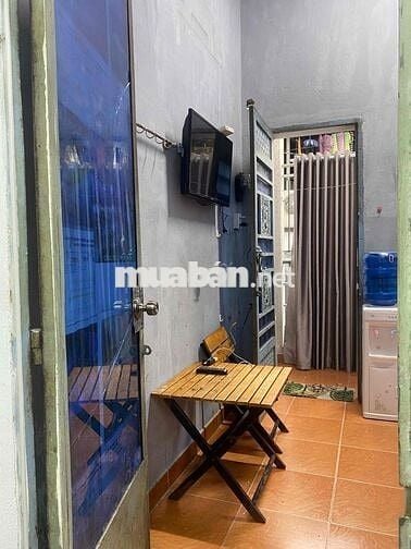 phòng lầu 1,có ban công,giờ giấc tự do,cửa vân tay, đường kinh Dương V