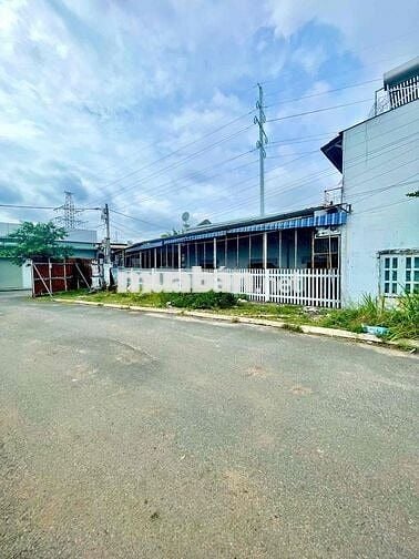 Đất khu phân lô có công viên Tô Ngọc Vân