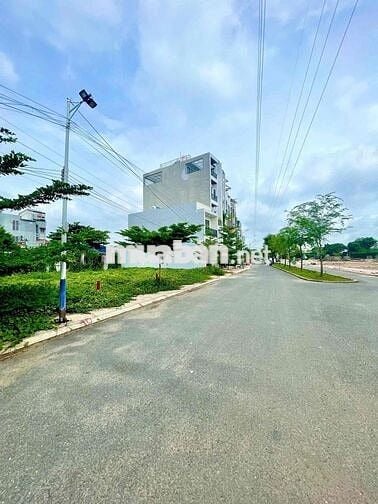 Đất khu phân lô có công viên Tô Ngọc Vân