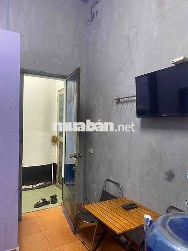 phòng lầu 1,có ban công,giờ giấc tự do,cửa vân tay, đường kinh Dương V