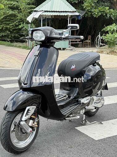 Piaggio Vespa Sprint 150CC Đen Tự động