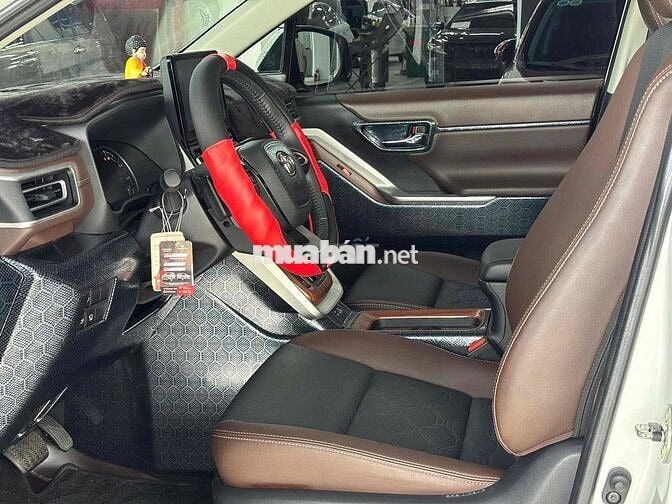 Bán Innova Cross 2.0V 2025 - HT Bank 70% còn bớt