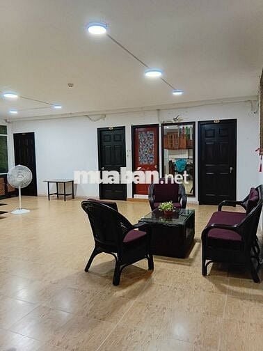 Cho thuê căn hộ 137m2,  2PN, 3WC, nội thất đầy đủ, tại KĐT Chí Linh