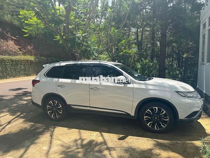 Mitsubishi Outlander 2.0 CVT Premium Trắng