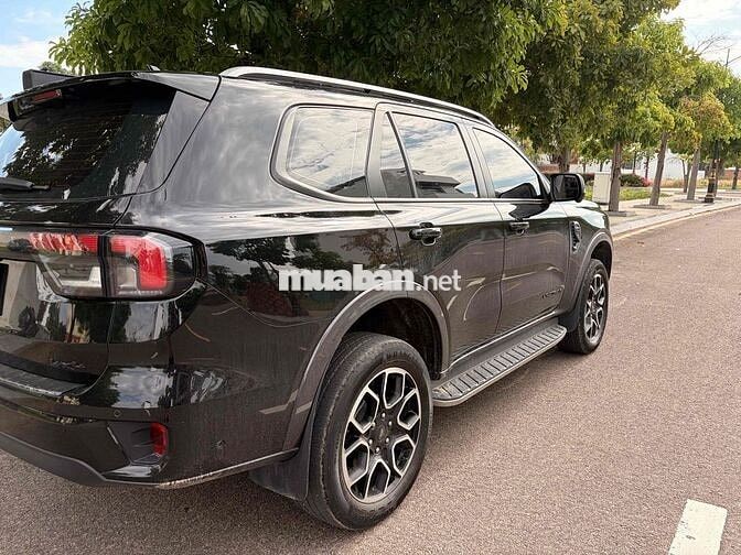 Ford Everest Wildtrak 2023 Đen Chính hãng