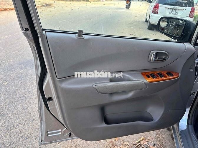 Mazda Premacy xe gia đình màu Bạc