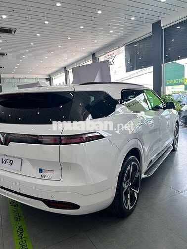 VinFast VF9 Trắng 7 chỗ