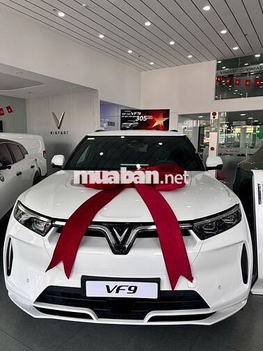 VinFast VF9 Trắng 7 chỗ