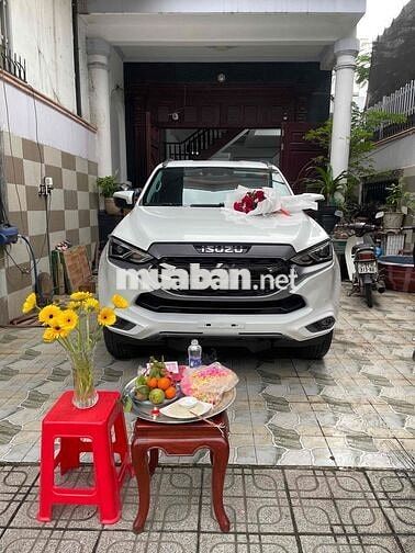 Isuzu MUX  đk t12/ 2025 Trắng 7000km