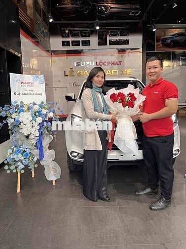 Isuzu MUX  đk t12/ 2025 Trắng 7000km
