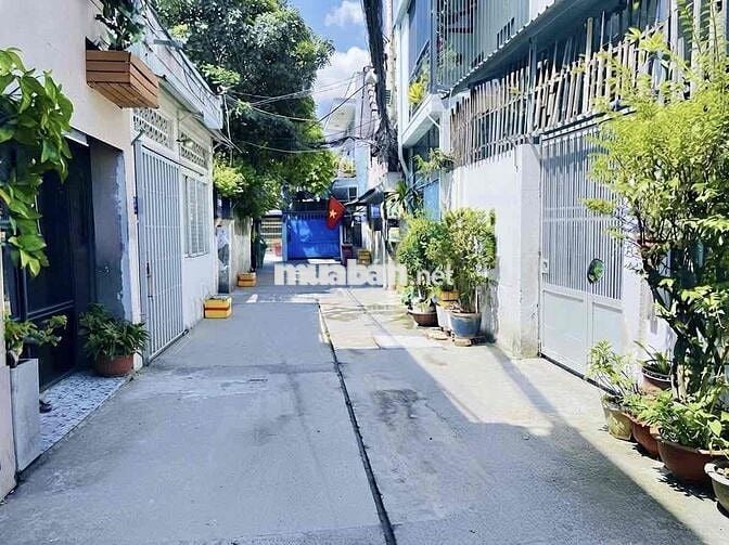 Quận 7 – BÙI VĂN BA - 3 Tỷ 450 - Nhà 3 Tầng- Ngang 4,2m - Hẻm 2,5m