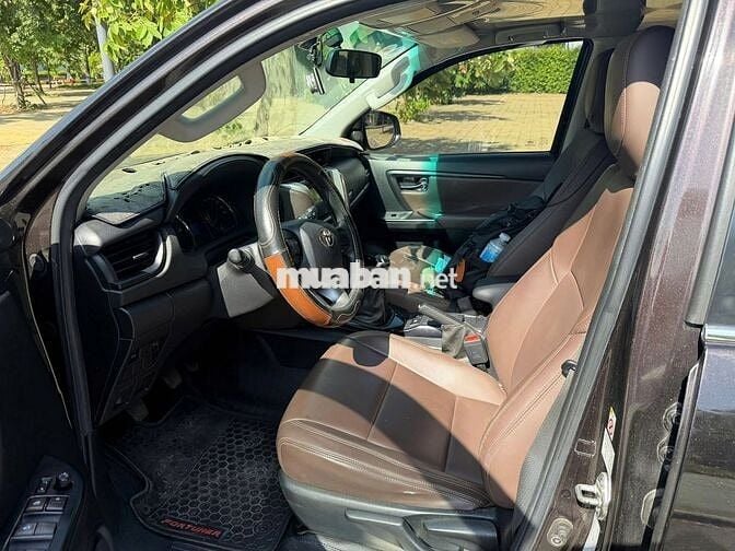 Toyota Fortuner 2018 đk 2019 Nâu 7 chỗ Dầu Xe Nhập