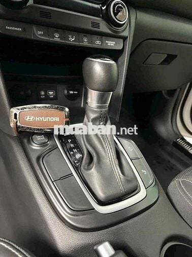 Hyundai Kona 2024 Trắng 5 chỗ