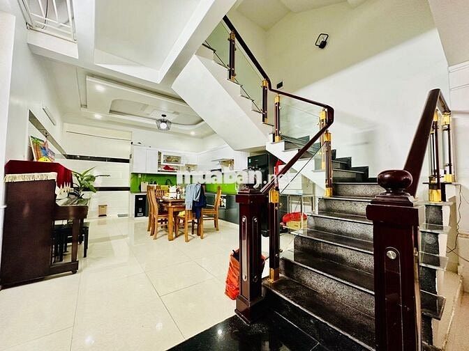 68m diện tích đẹp rộng mênh mông,kinh doanh tốt,oto ngủ trong nhà