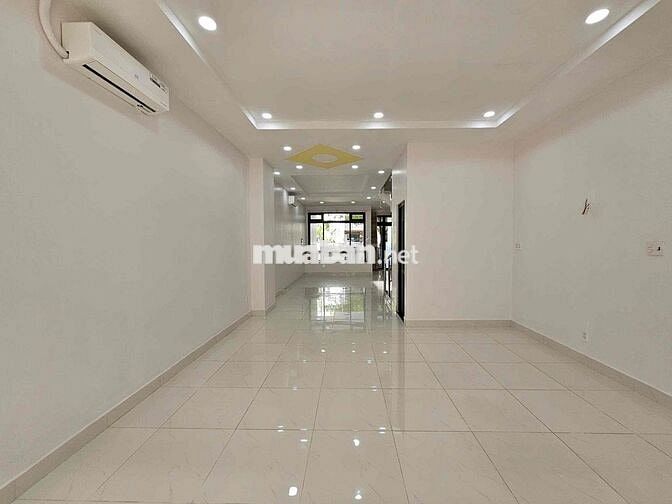 Toà nhà văn phòng 5x22m cho thuê lẽ từng tầng tại KDT Vạn Phúc