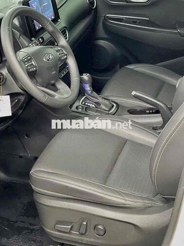 Hyundai Kona 2024 Trắng 5 chỗ