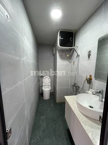 Cho thuê căn hộ tập thể mặt phố Trường Chinh 65m2 2 ngủ cơ bản