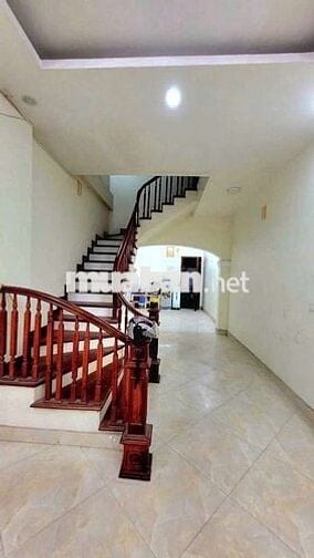 cho thuê nhà 4 tầng sử dụng 260m2 phù hợp làm vp+Ở