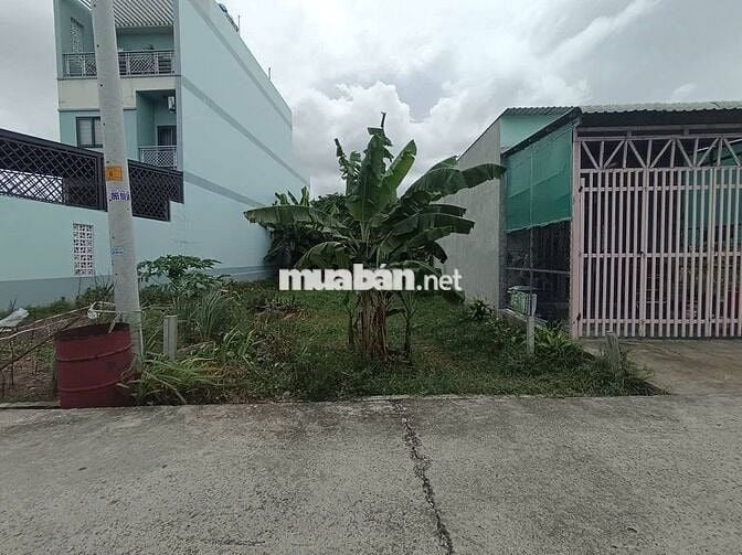 Bán nhanh lô đất 136m2(5,3x25)giá 950 triệu gần bệnh viện Xuyên Á shr