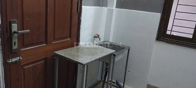 Cho thuê nhà ở tầng 1 và tầng 4 bên trong phố Nguyễn Thượng Hiền, HBT