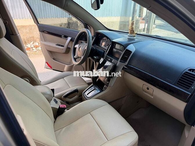 Chevrolet Captiva 7 chỗ Số tự động Vàng cát