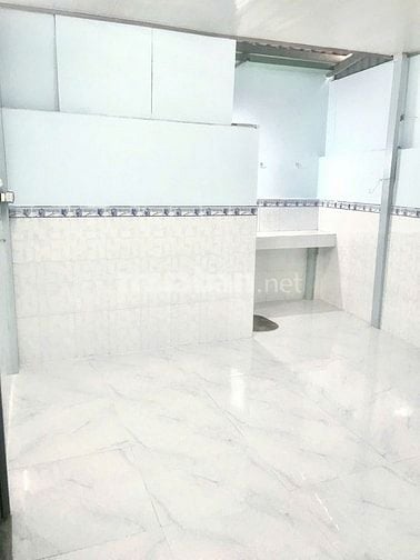 Cho thuê phòng giá rẻ khu Cách Mạng Tháng 8, Quận 3, WC riêng