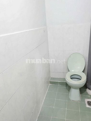Cho thuê phòng giá rẻ khu Cách Mạng Tháng 8, Quận 3, WC riêng