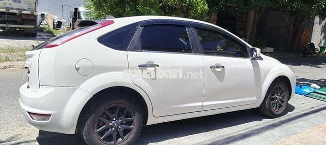 Ford Focus 2024 Trắng 5 chỗ